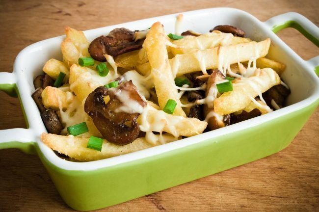 Добавление сыра в любой кулинарный шедевр делает его изысканным по вкусу и внешнему виду Kartoshka-s-gribami-zharenaya-recept-s-foto_02