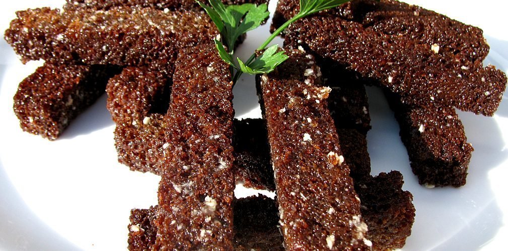 chesnochnye-grenki-iz-chernogo-xleba-recept_ (6)