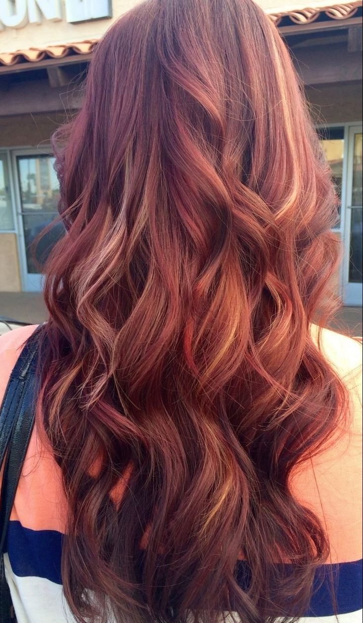 Каштановые волосы с рыжими прядями