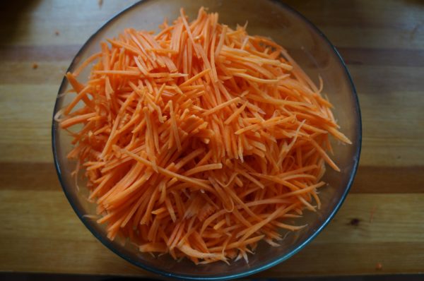Мелко нарезанная морковь