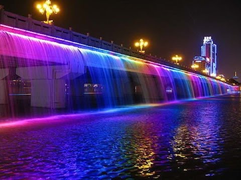 Южная Корея. Фонтан радуги