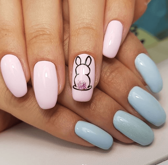 Розово-голубой маникюр с рисунком заяц