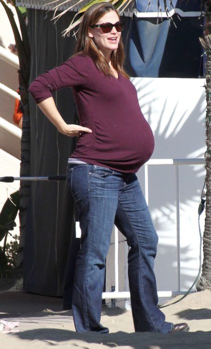 Дженнифер Гарнер на последних месяцах беременности