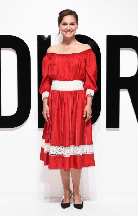 Натали Портман в красном платье