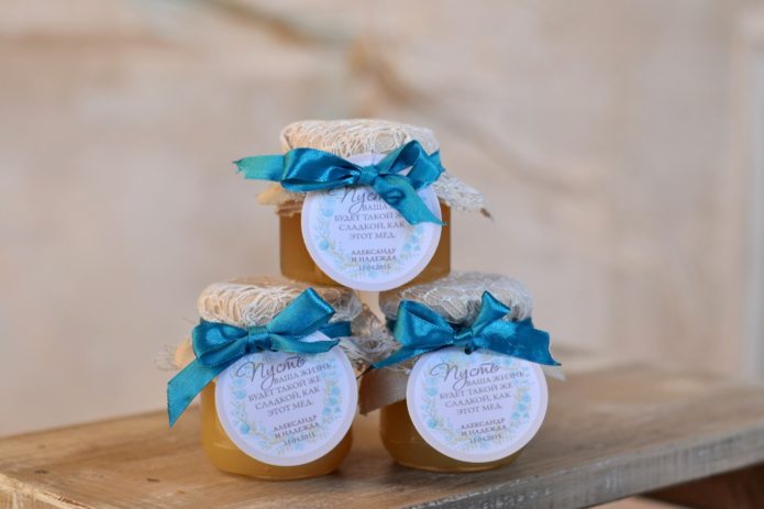 Мёд — отличный подарок гостям на свадьбе