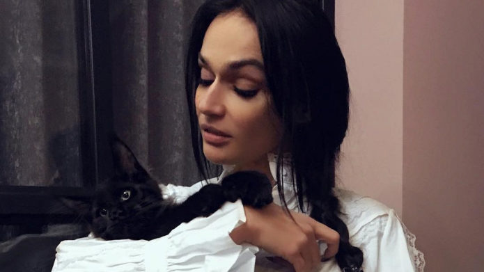 Алёна Водонаева с котом