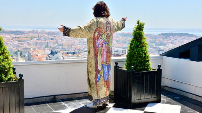 Киркоров в костюме с изображением святых РПЦ
