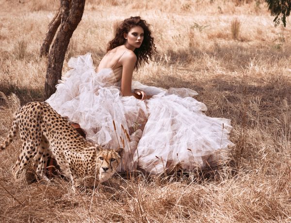 Девушка в пышном платье с леопардом