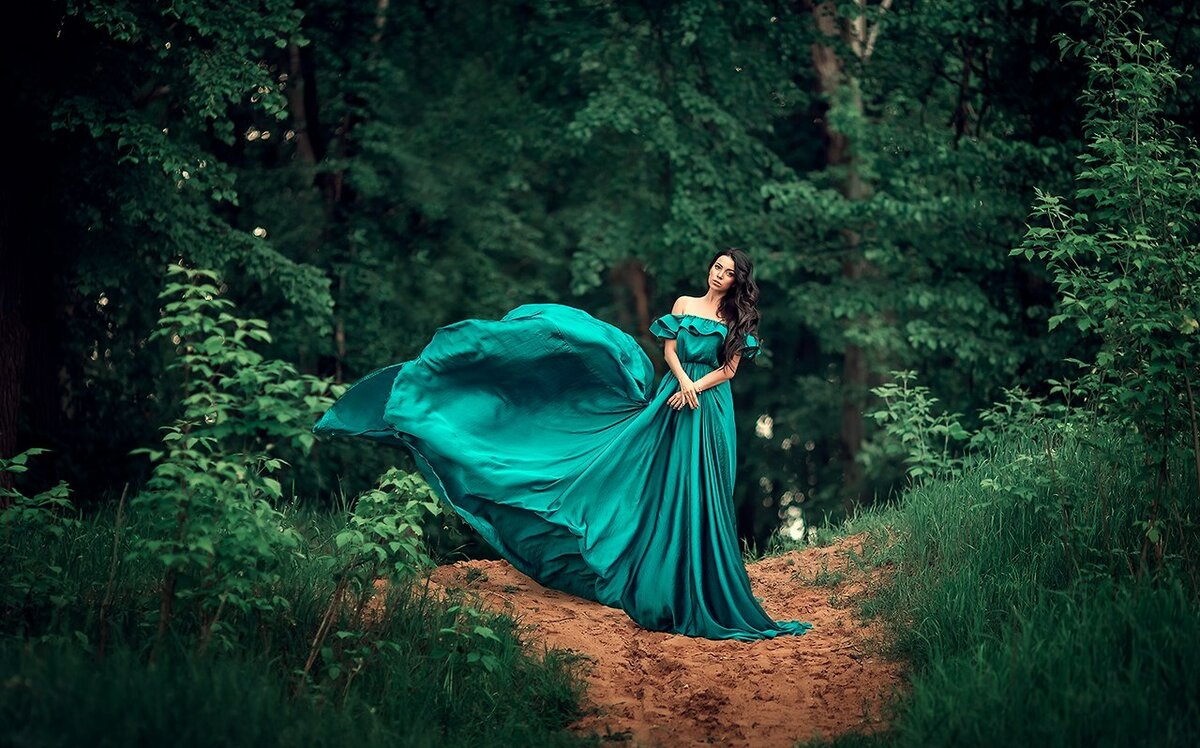 Зелено голубое платье