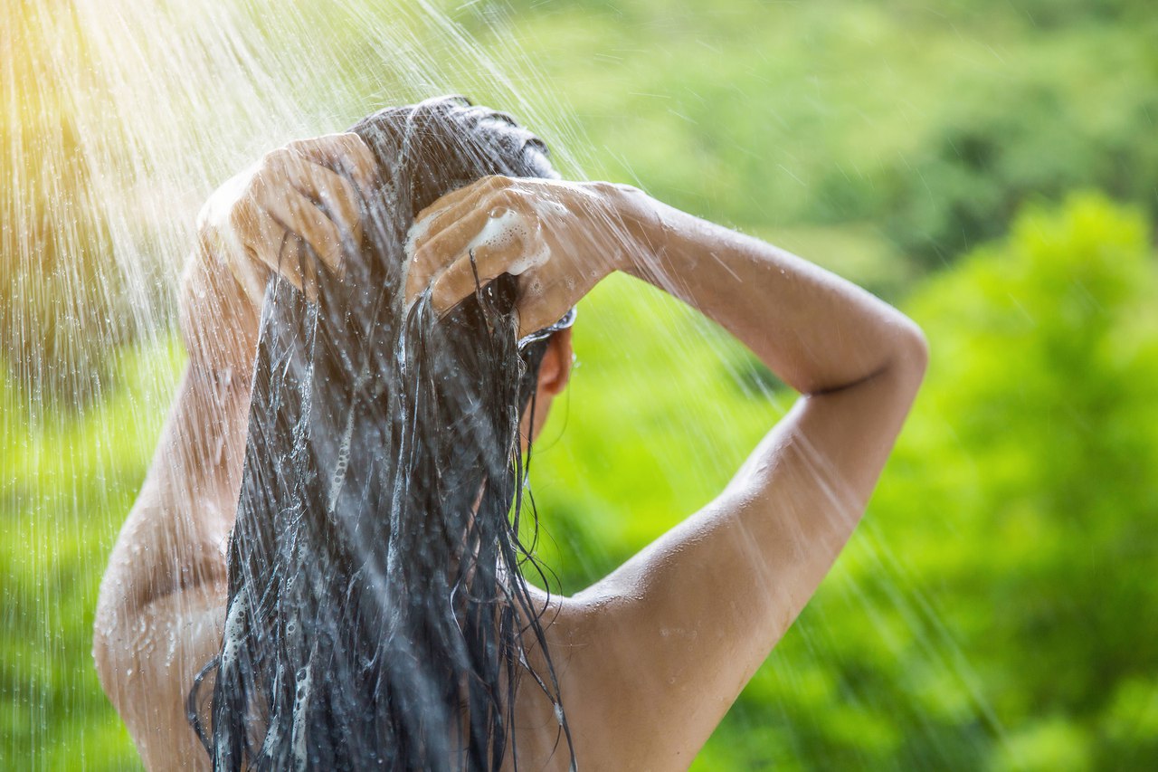 Чем помыть голову, если закончился шампунь: 5 средств, которые есть под рукой у каждой женщины