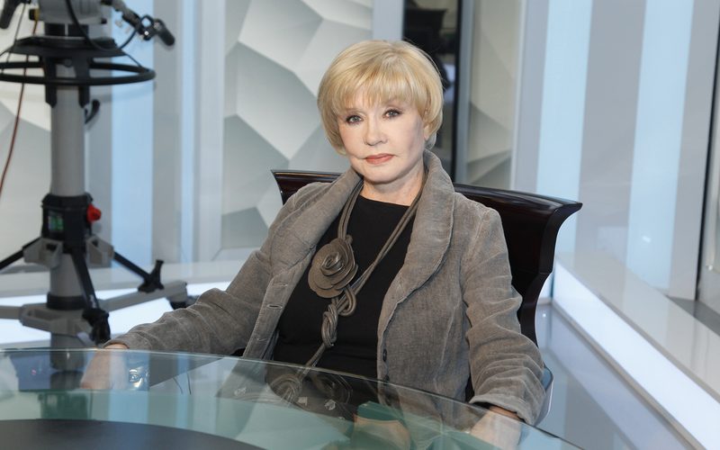 Алентова устранила последствия неудачной пластики