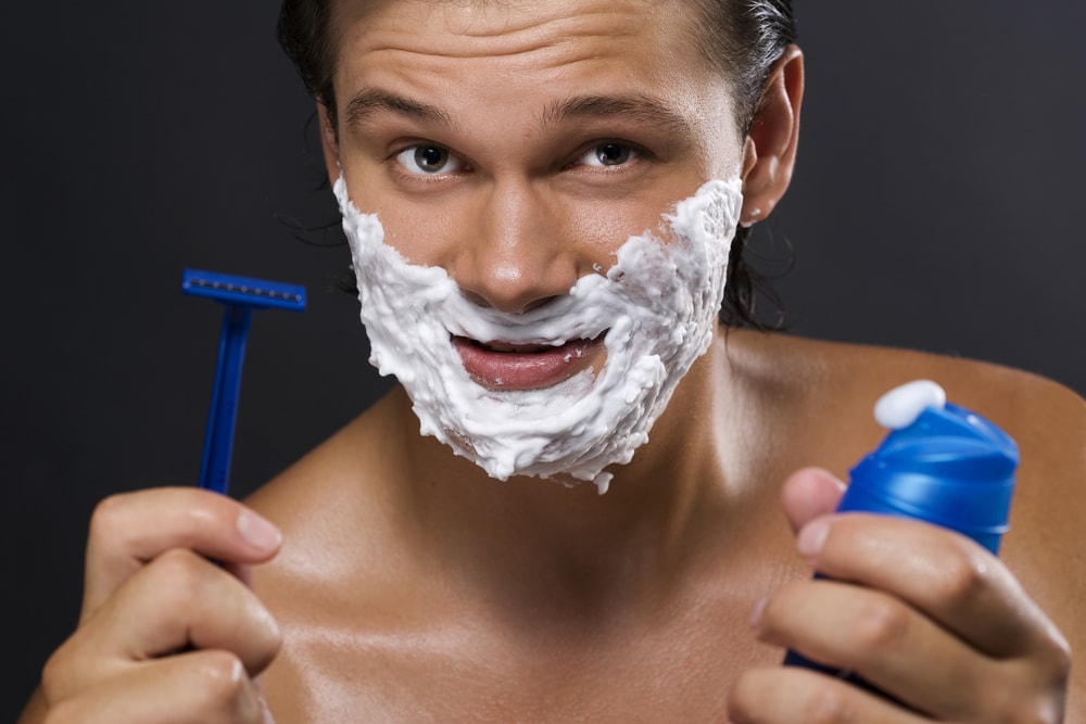Как бреются настоящие мужчины не как