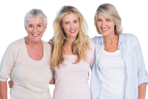 Три женщины из разных возрастных групп