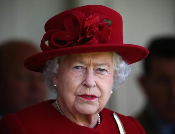 Королева Елизавета II отказывается делать операцию