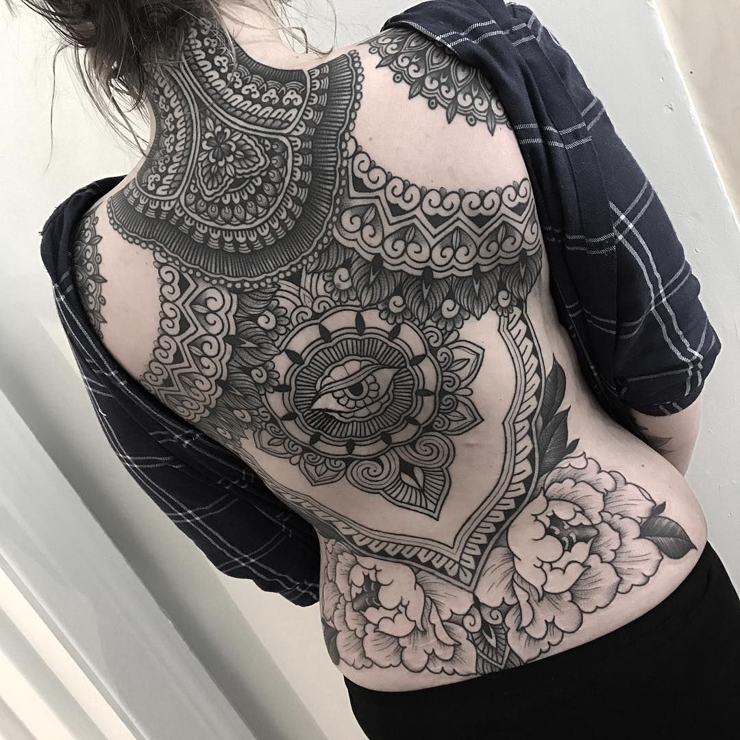 Татуировки для девушек на всю спину.