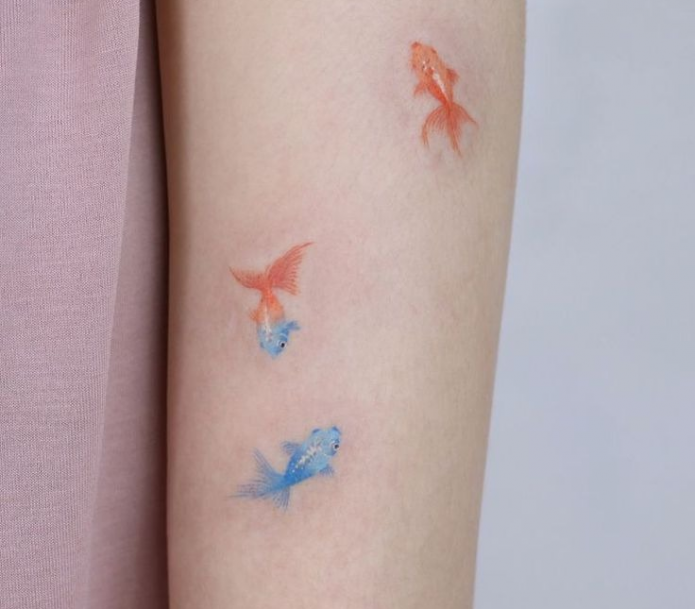 цветные мини тату рыбки для девушек