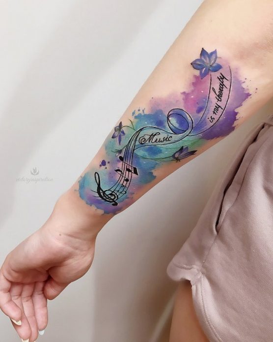 акварельная татуировка на руке, тату музыка, ноты