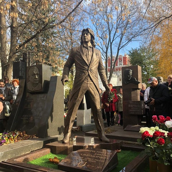 Памятник Хворостовскому