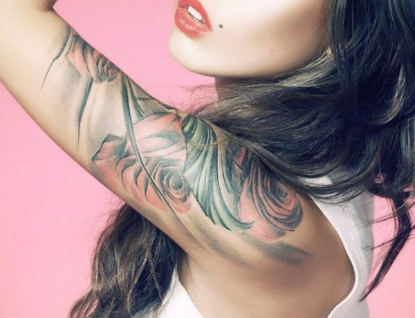 Подборка подходящих татуировок для девушек с вариантом размещения на плече.