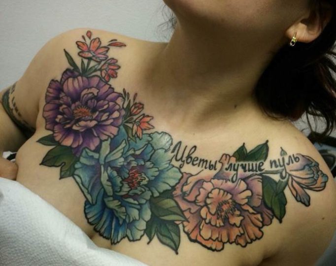 цветы на грудь, женские татуировки для груди