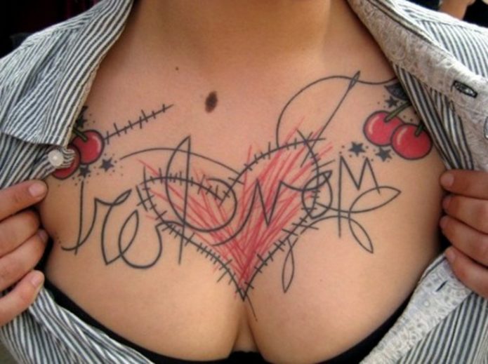 оригинальное тату на грудь сердце для девушек