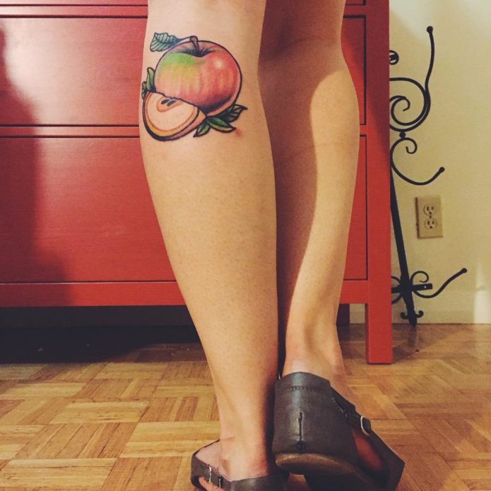небольшая татуировка яблоко, эскизы на икру женские