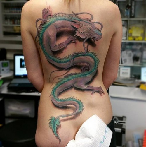 татуировка на всю спину с драконом