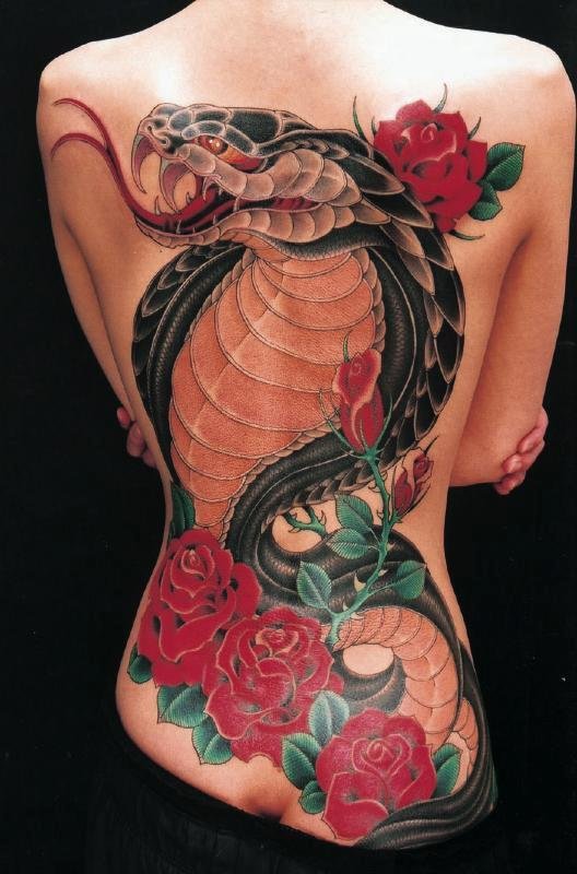 Большая подборка фотоидей для женских татуировок со змеёй.