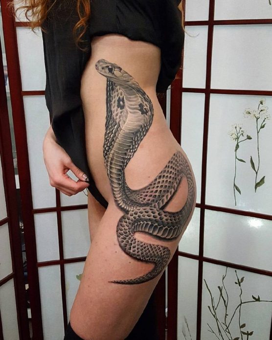 татуировка кобра реализм для девушек