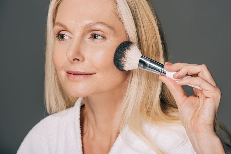 5 приемов макияжа, которые противопоказаны женщине за 40, потому что визуально добавляют не один десяток лет