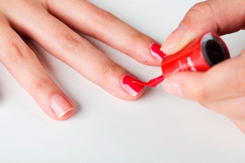 4 ошибки при снятии гель-лака, которые могут стоить вам ногтей